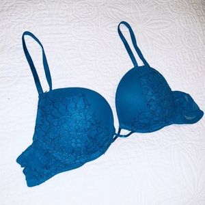 Victoria’s Secret Bombshell bra 32AA Turq Lace